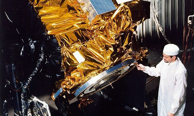The fully assembled Deep Space 1 spacecraft prepared for launch